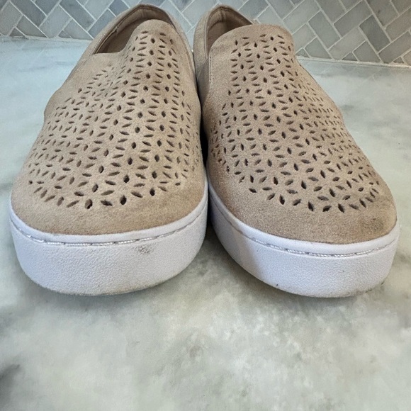 Vionic Kani Tan Perforated Slip On Sneaker Shoes 9 - Picture 4 of 10